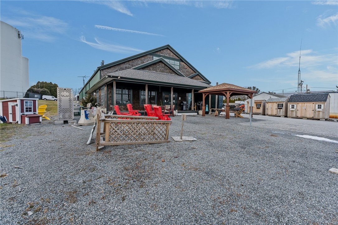 1960 E Main Road Road