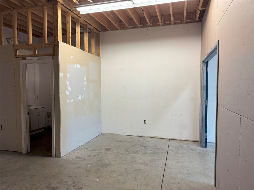 1 Shannon Court 102