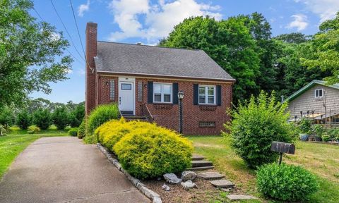 Single Family Residence in Warwick RI 165 Overlook Drive.jpg