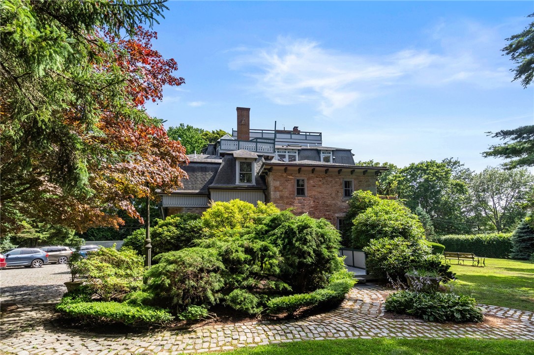 6 Howe Avenue 8