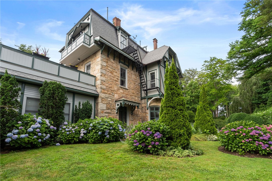 6 Howe Avenue 8