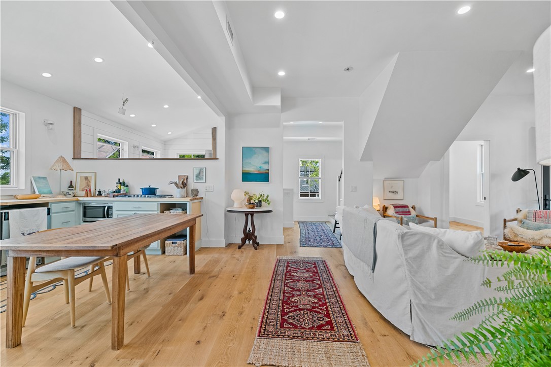 76 Van Zandt Avenue