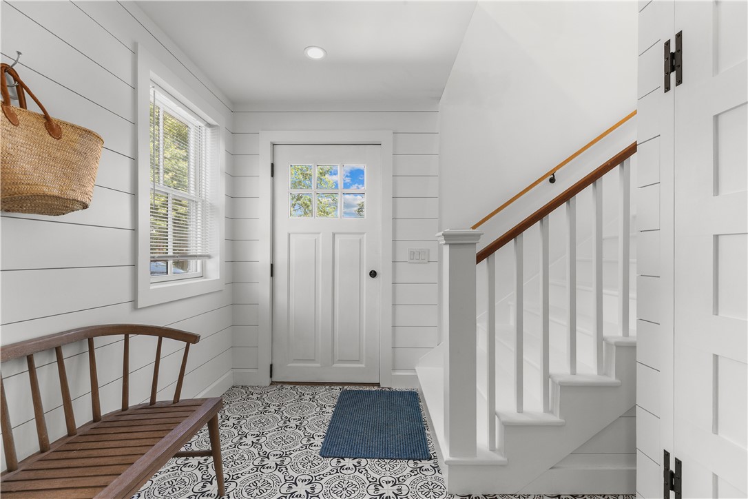 76 Van Zandt Avenue