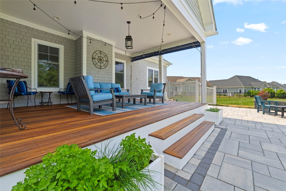 South Kingstown, Rhode Island 02879, United States, 3 Bedrooms Bedrooms, ,3 BathroomsBathrooms,Residential,Active,164839