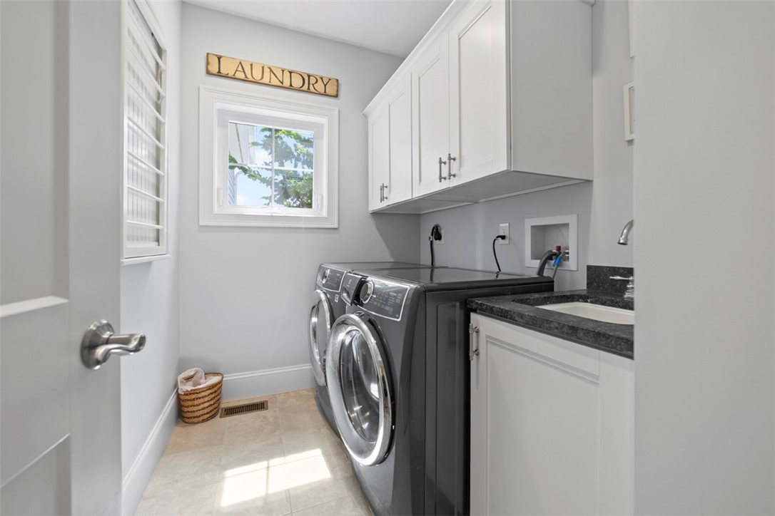 South Kingstown, Rhode Island 02879, United States, 3 Bedrooms Bedrooms, ,3 BathroomsBathrooms,Residential,Active,164839