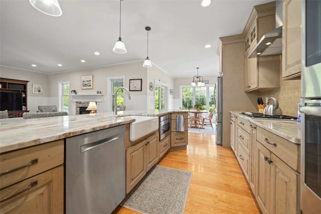 South Kingstown, Rhode Island 02879, United States, 3 Bedrooms Bedrooms, ,3 BathroomsBathrooms,Residential,Active,164839