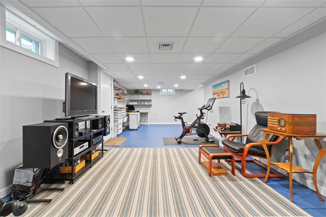 South Kingstown, Rhode Island 02879, United States, 3 Bedrooms Bedrooms, ,3 BathroomsBathrooms,Residential,Active,164839