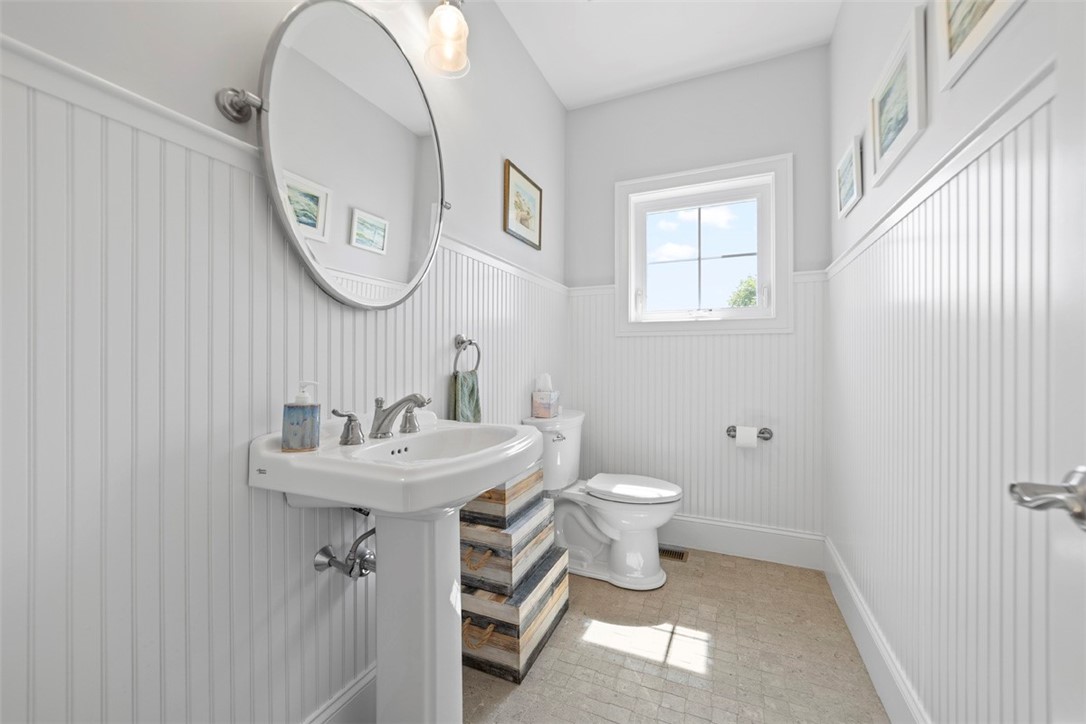 South Kingstown, Rhode Island 02879, United States, 3 Bedrooms Bedrooms, ,3 BathroomsBathrooms,Residential,Active,164839