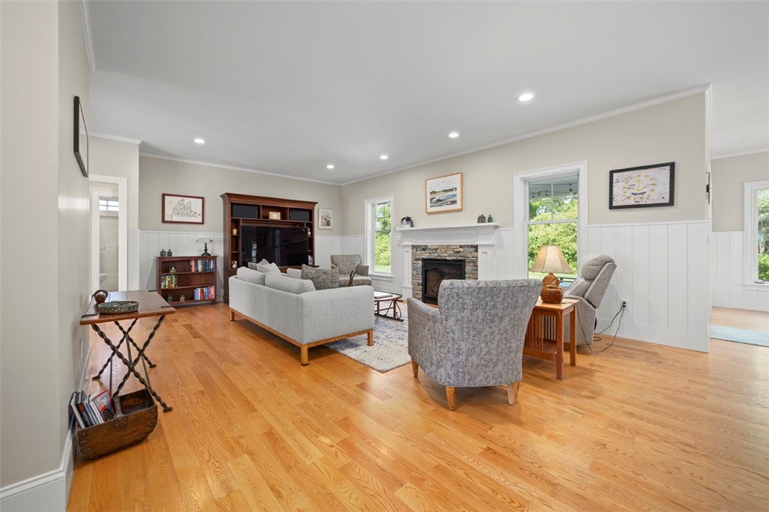 South Kingstown, Rhode Island 02879, United States, 3 Bedrooms Bedrooms, ,3 BathroomsBathrooms,Residential,Active,164839