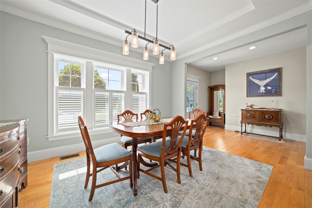 South Kingstown, Rhode Island 02879, United States, 3 Bedrooms Bedrooms, ,3 BathroomsBathrooms,Residential,Active,164839