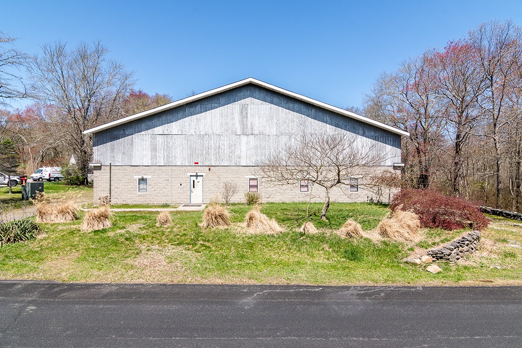 102 Dean Knauss Drive