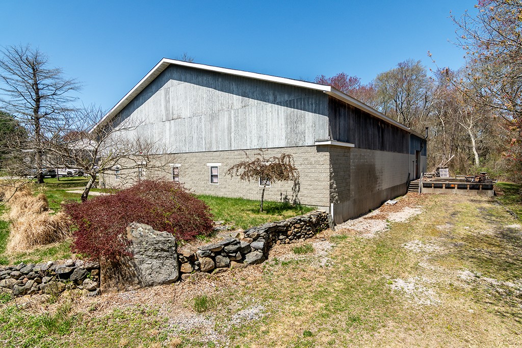 102 Dean Knauss Drive