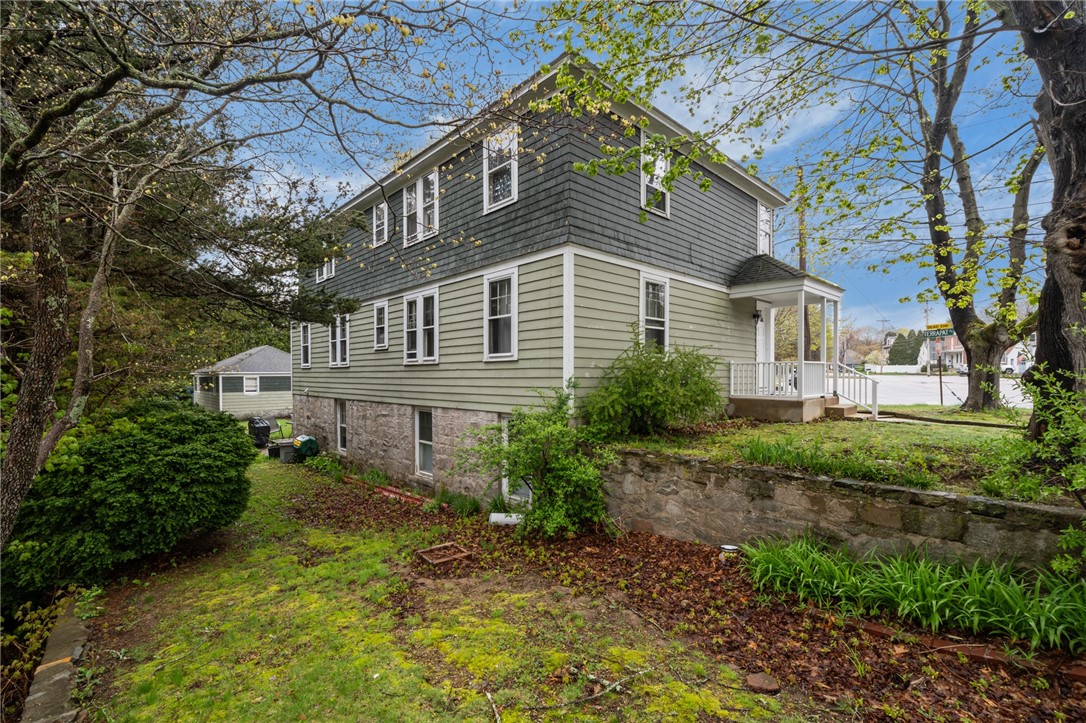 8 Perkins Avenue