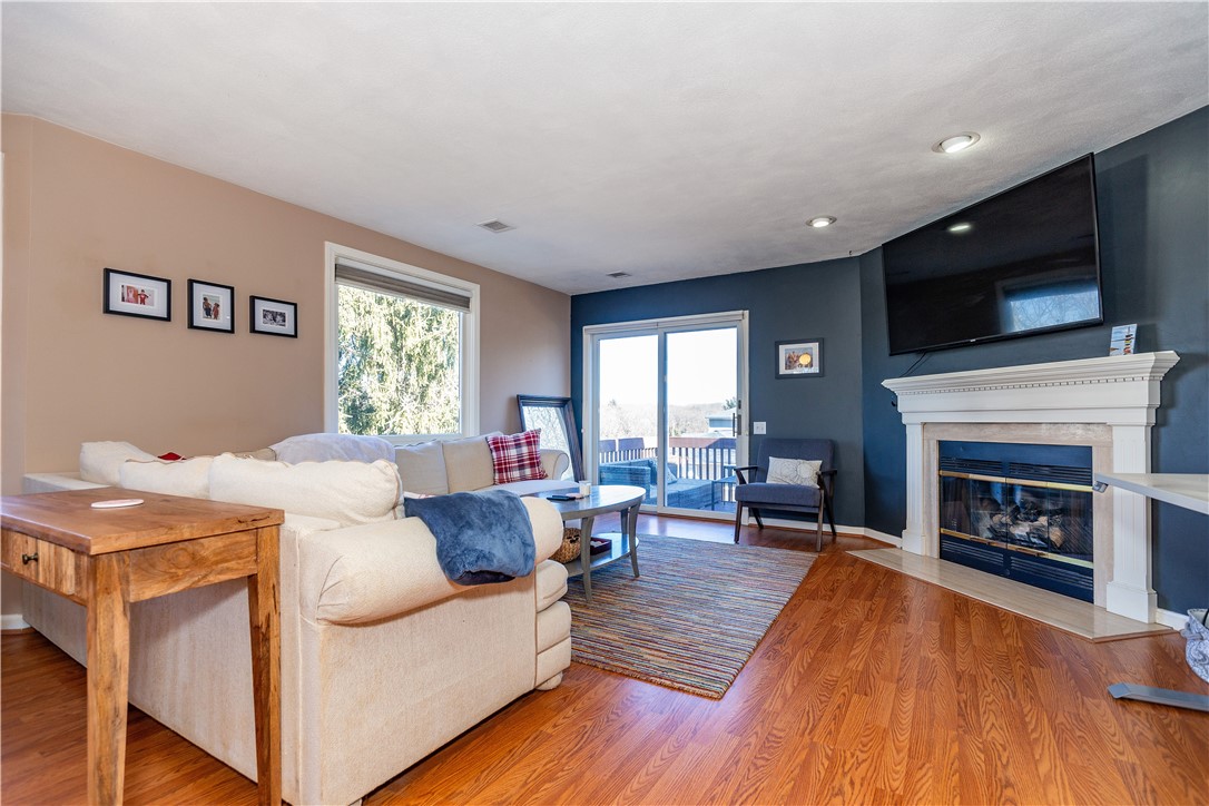 West Warwick, Rhode Island 02893, United States, 2 Bedrooms Bedrooms, ,2 BathroomsBathrooms,Residential,Active,8601