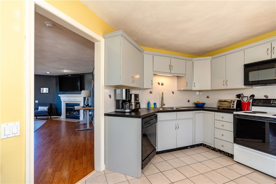 West Warwick, Rhode Island 02893, United States, 2 Bedrooms Bedrooms, ,2 BathroomsBathrooms,Residential,Active,8601