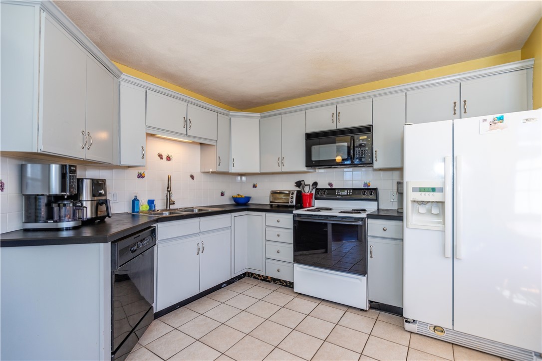 West Warwick, Rhode Island 02893, United States, 2 Bedrooms Bedrooms, ,2 BathroomsBathrooms,Residential,Active,8601