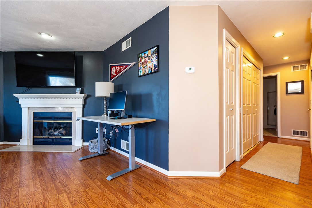 West Warwick, Rhode Island 02893, United States, 2 Bedrooms Bedrooms, ,2 BathroomsBathrooms,Residential,Active,8601