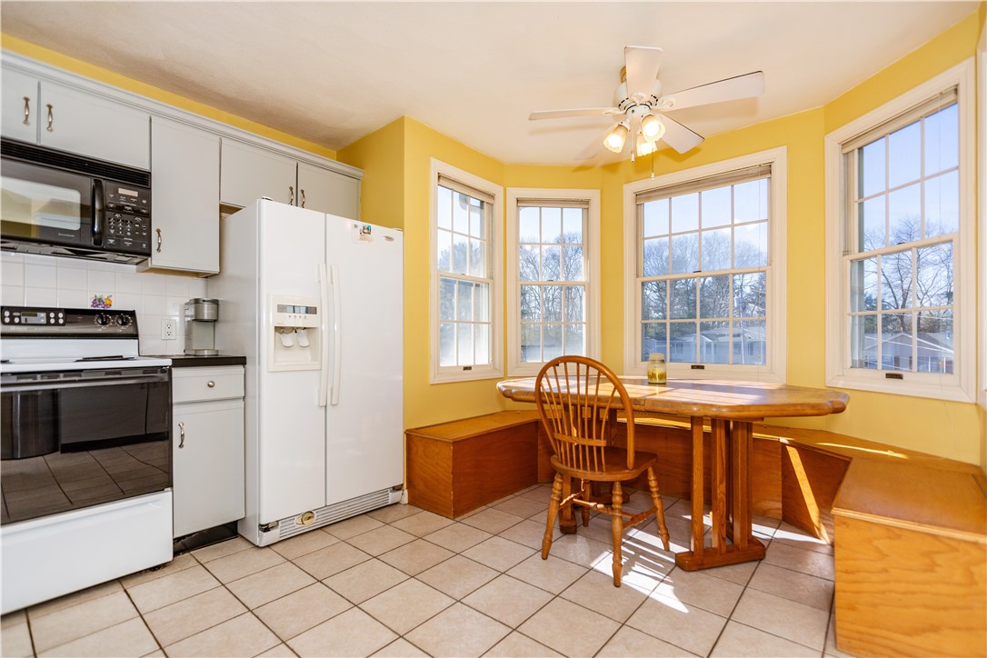 West Warwick, Rhode Island 02893, United States, 2 Bedrooms Bedrooms, ,2 BathroomsBathrooms,Residential,Active,8601