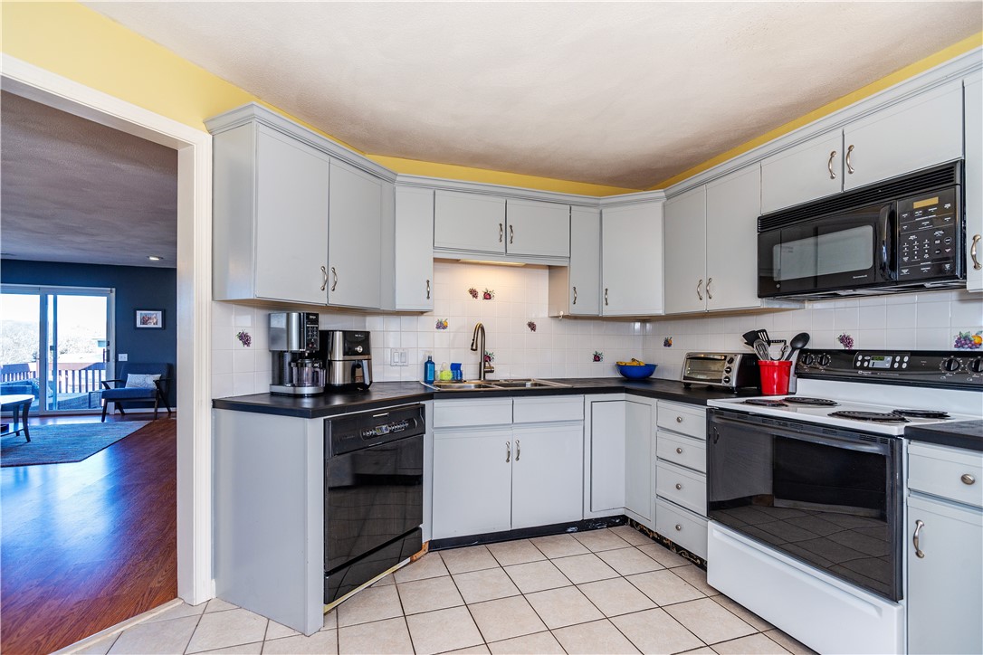 West Warwick, Rhode Island 02893, United States, 2 Bedrooms Bedrooms, ,2 BathroomsBathrooms,Residential,Active,8601