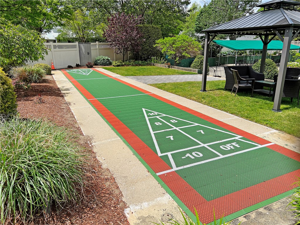 Warwick, Rhode Island 02886, United States, 2 Bedrooms Bedrooms, ,2 BathroomsBathrooms,Residential,Active,79436