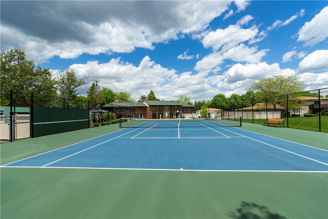 Warwick, Rhode Island 02886, United States, 2 Bedrooms Bedrooms, ,2 BathroomsBathrooms,Residential,Active,79436