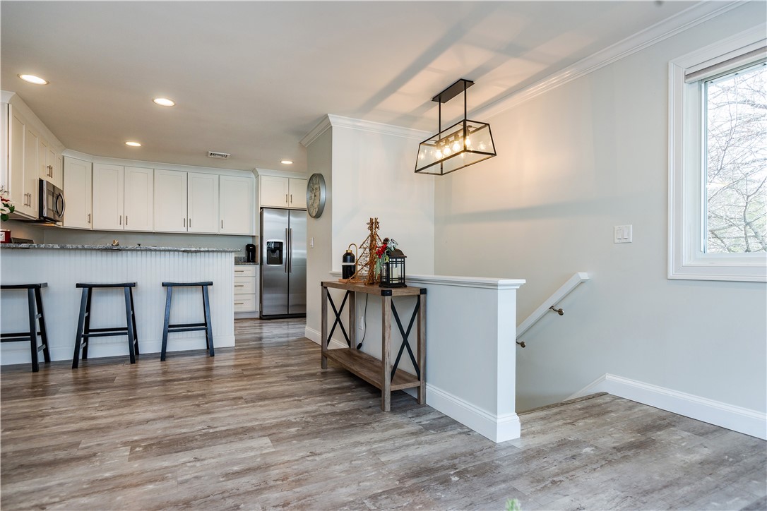 Warwick, Rhode Island 02886, United States, 2 Bedrooms Bedrooms, ,2 BathroomsBathrooms,Residential,Active,79436