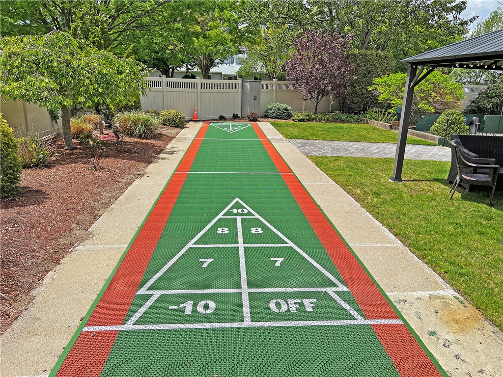 Warwick, Rhode Island 02886, United States, 2 Bedrooms Bedrooms, ,2 BathroomsBathrooms,Residential,Active,79436