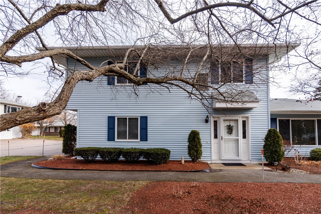 Warwick, Rhode Island 02886, United States, 2 Bedrooms Bedrooms, ,2 BathroomsBathrooms,Residential,Active,79436