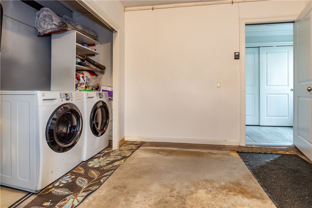 Warwick, Rhode Island 02886, United States, 2 Bedrooms Bedrooms, ,2 BathroomsBathrooms,Residential,Active,79436