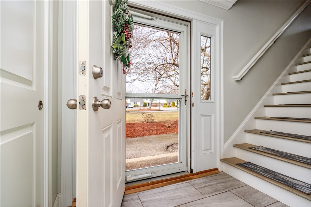 Warwick, Rhode Island 02886, United States, 2 Bedrooms Bedrooms, ,2 BathroomsBathrooms,Residential,Active,79436