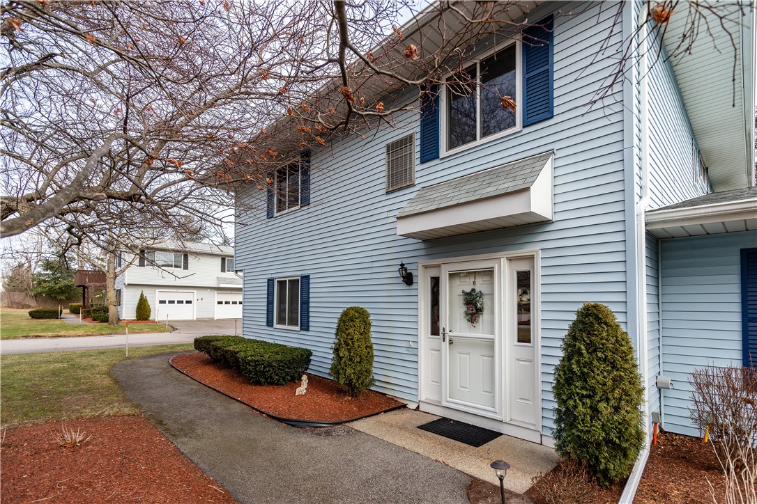 Warwick, Rhode Island 02886, United States, 2 Bedrooms Bedrooms, ,2 BathroomsBathrooms,Residential,Active,79436