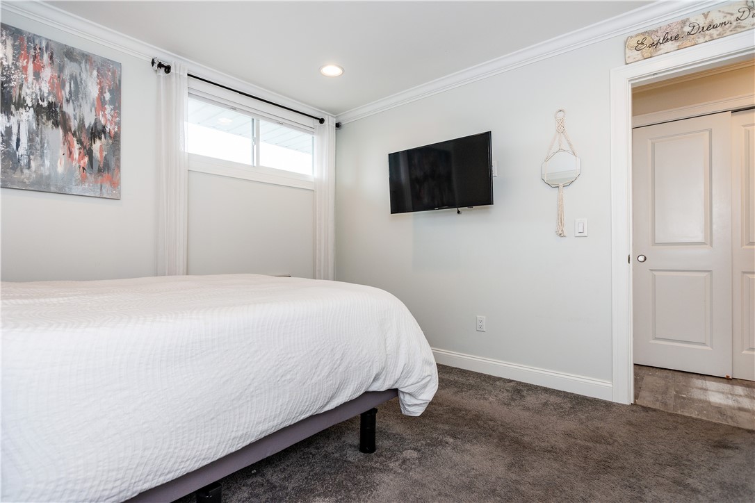 Warwick, Rhode Island 02886, United States, 2 Bedrooms Bedrooms, ,2 BathroomsBathrooms,Residential,Active,79436