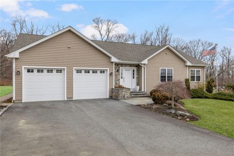 33 Abatecola Way Johnston RI 02919