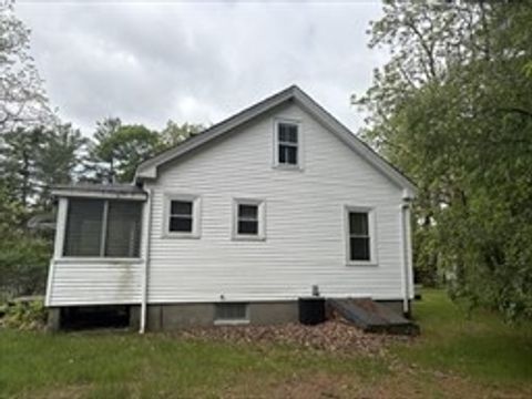 52 CARPENTER Street Seekonk MA 02771