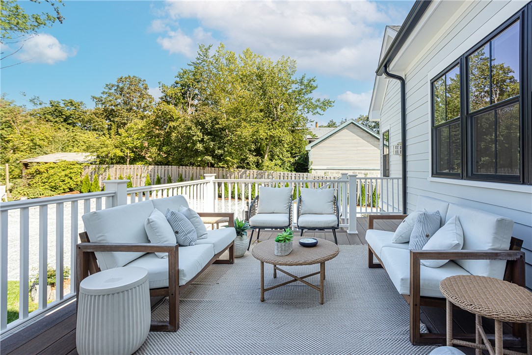 East Greenwich, Rhode Island 02818, United States, 3 Bedrooms Bedrooms, ,4 BathroomsBathrooms,Residential,Active,40489