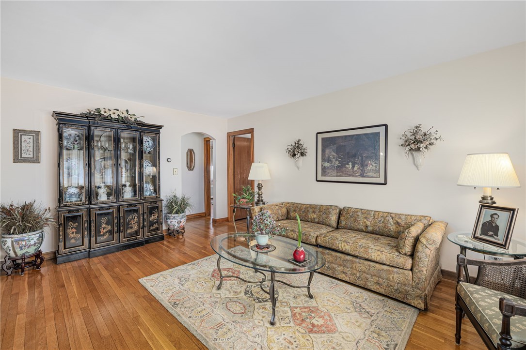 10 Bellevue Avenue