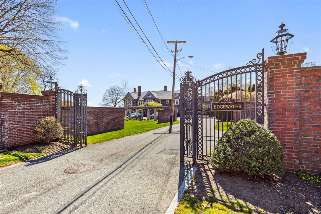 221 Hope Street 7