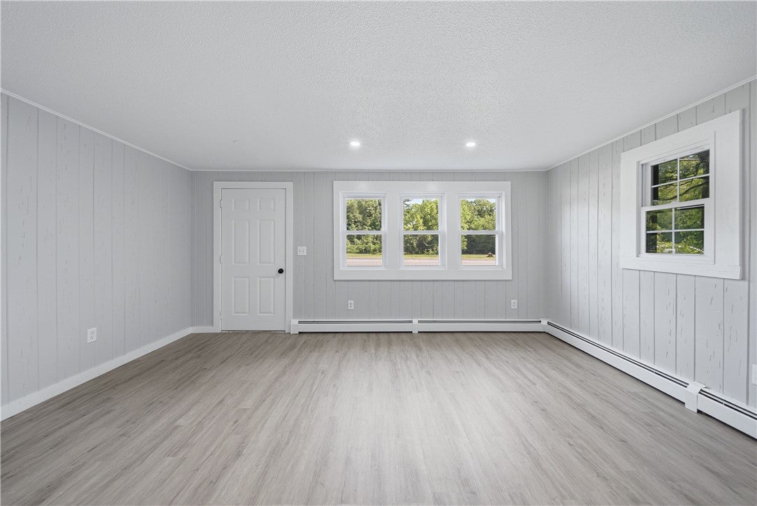 1392 Putnam Pike