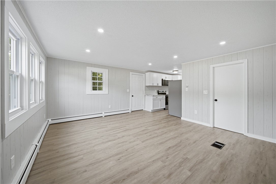 1392 Putnam Pike