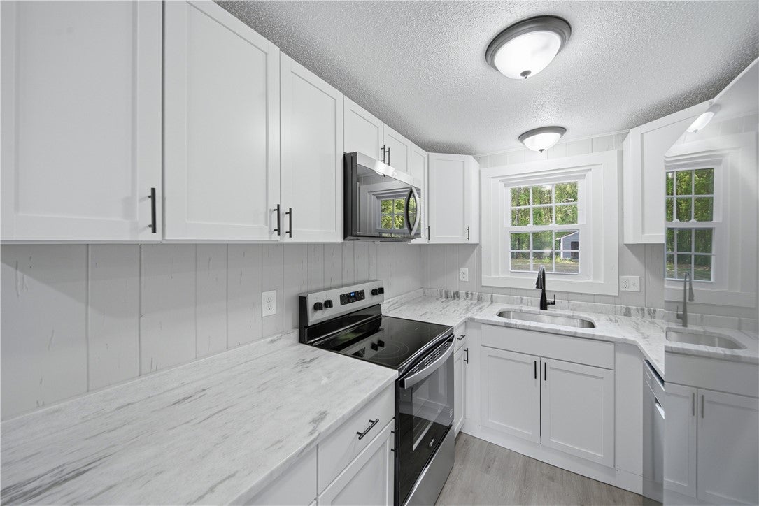 1392 Putnam Pike