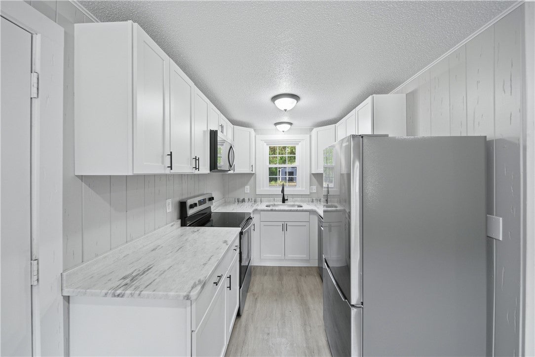 1392 Putnam Pike