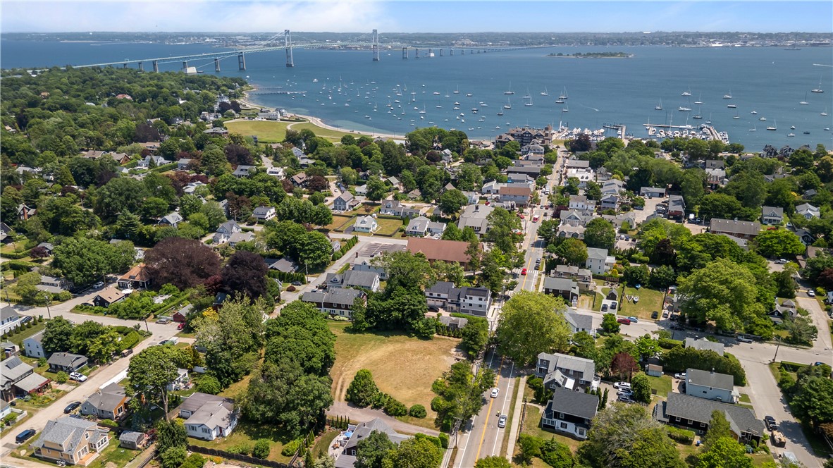 78 Narragansett Avenue
