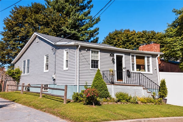 97 SPRING AVE, BARRINGTON, RI 02806 - Image 57691d874c3c574fb58a0b2e8a6aeb9d/1583095100