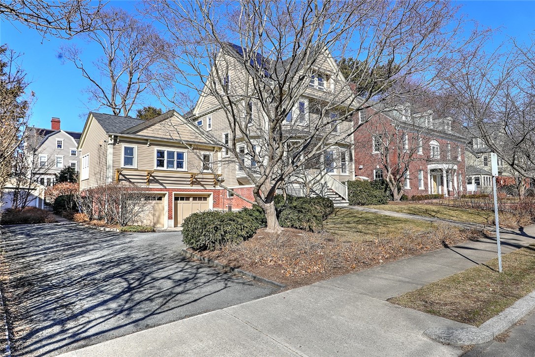 52 ALUMNI Avenue