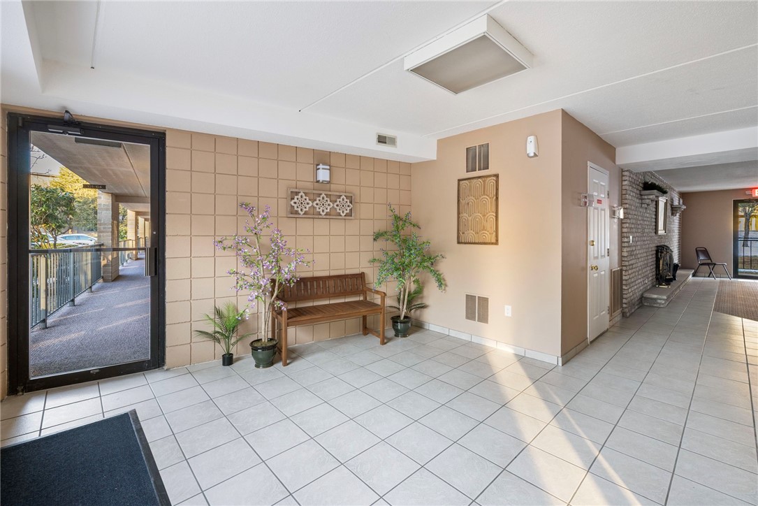 650 East Greenwich Avenue 3/102