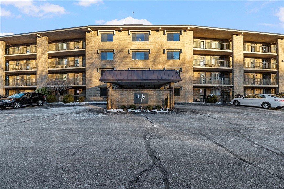 650 East Greenwich Avenue 3/102