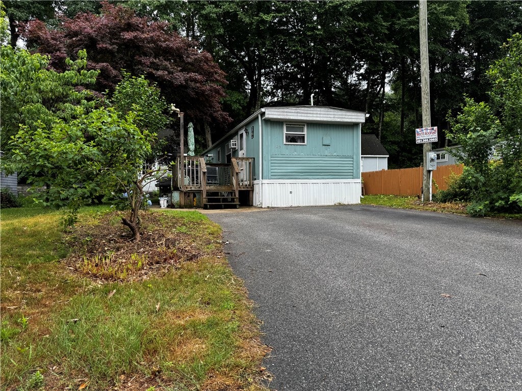 23 WOODRIDGE Drive