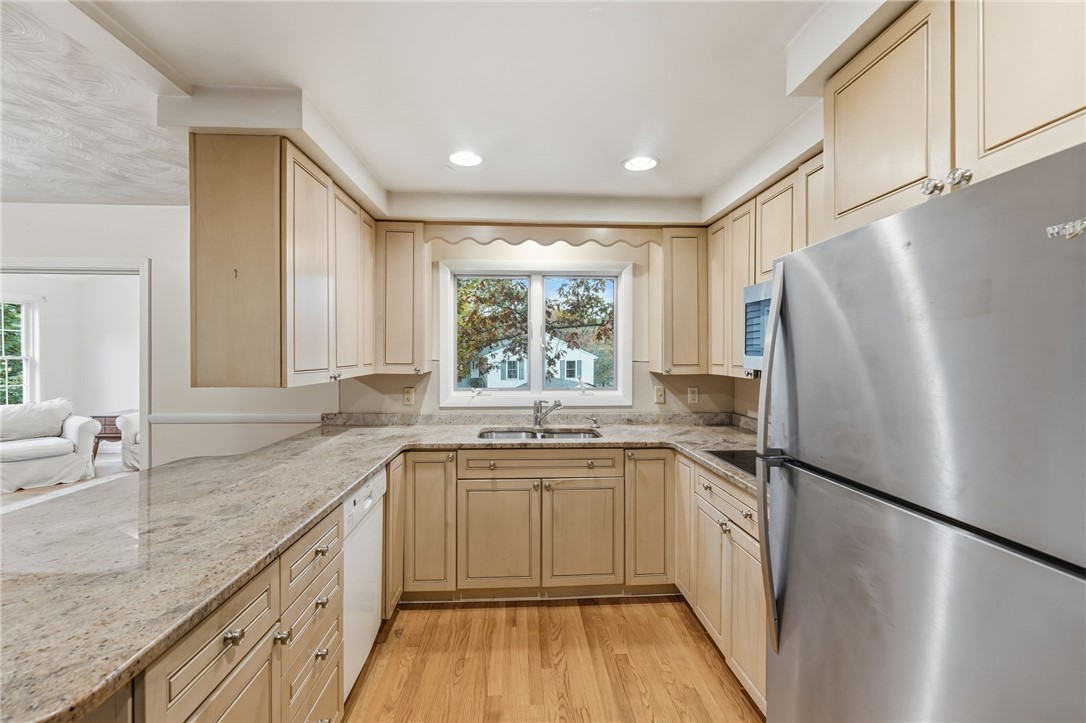 Cumberland, Rhode Island 02864, United States, 3 Bedrooms Bedrooms, ,2 BathroomsBathrooms,Residential,Pending,235944