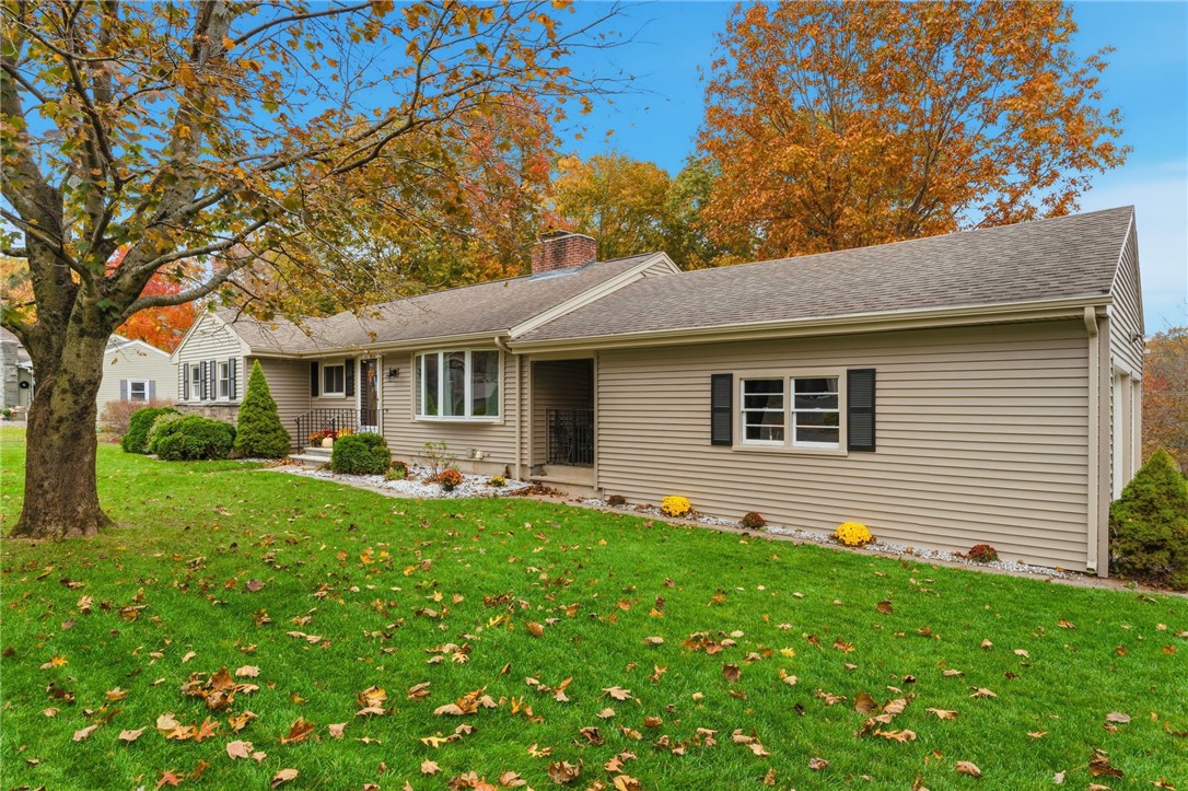 Cumberland, Rhode Island 02864, United States, 3 Bedrooms Bedrooms, ,2 BathroomsBathrooms,Residential,Pending,235944