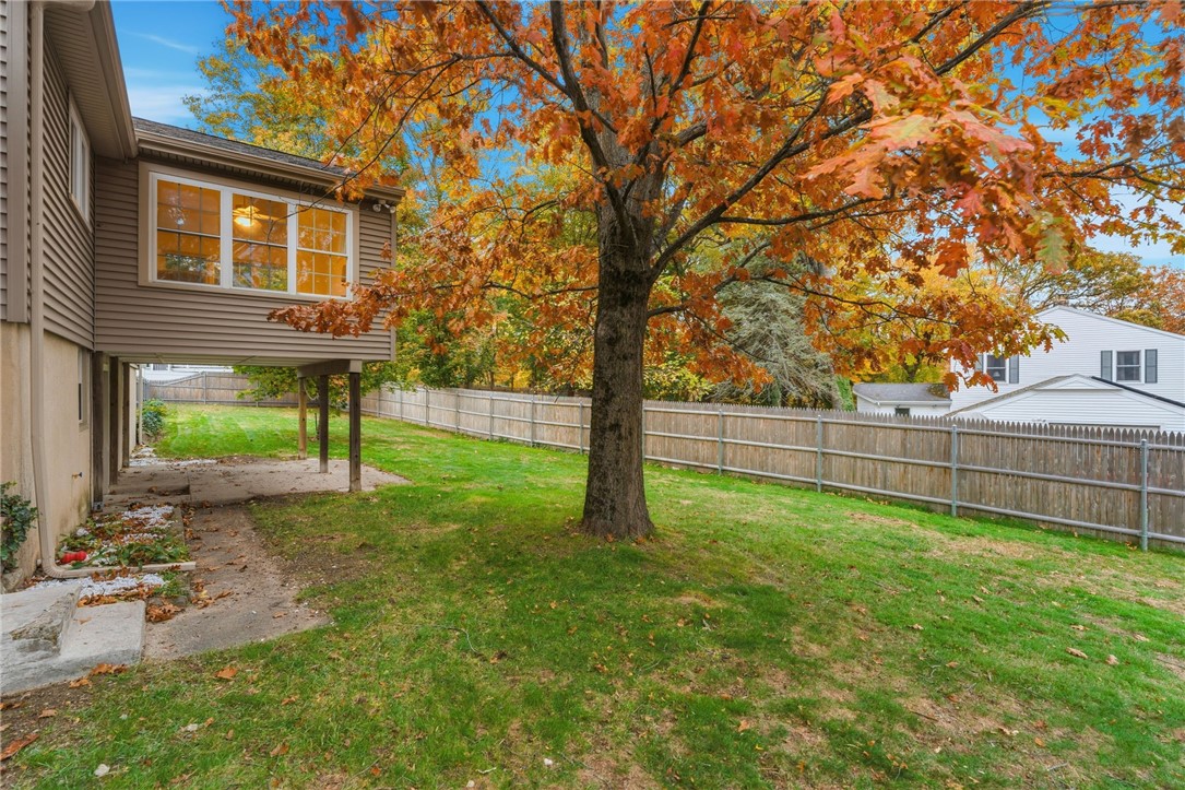 Cumberland, Rhode Island 02864, United States, 3 Bedrooms Bedrooms, ,2 BathroomsBathrooms,Residential,Pending,235944